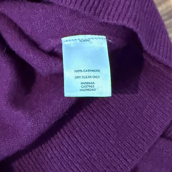 Halogen cashmere v-neck sweater size small - Picture 8 of 9